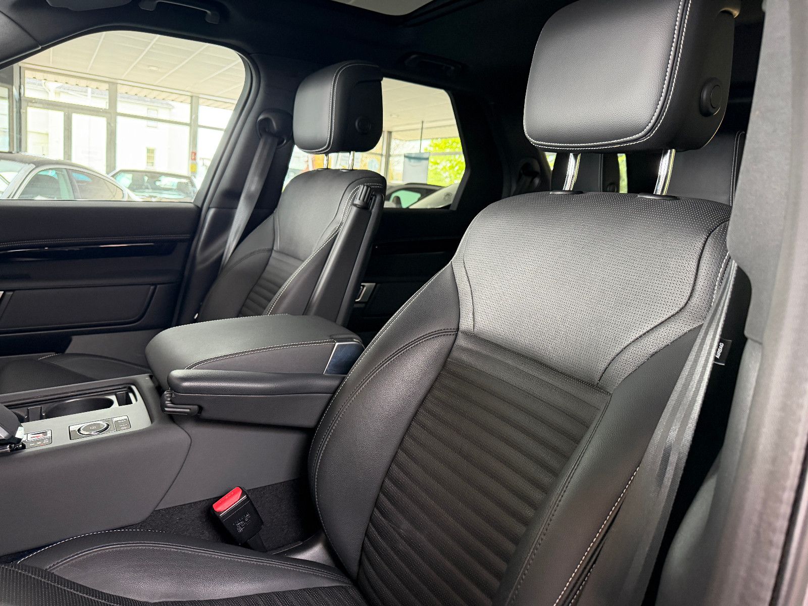 Fahrzeugabbildung Land Rover Discovery 5 R-Dynamic /PANO/MERIDIAN/360°KAM/MEM