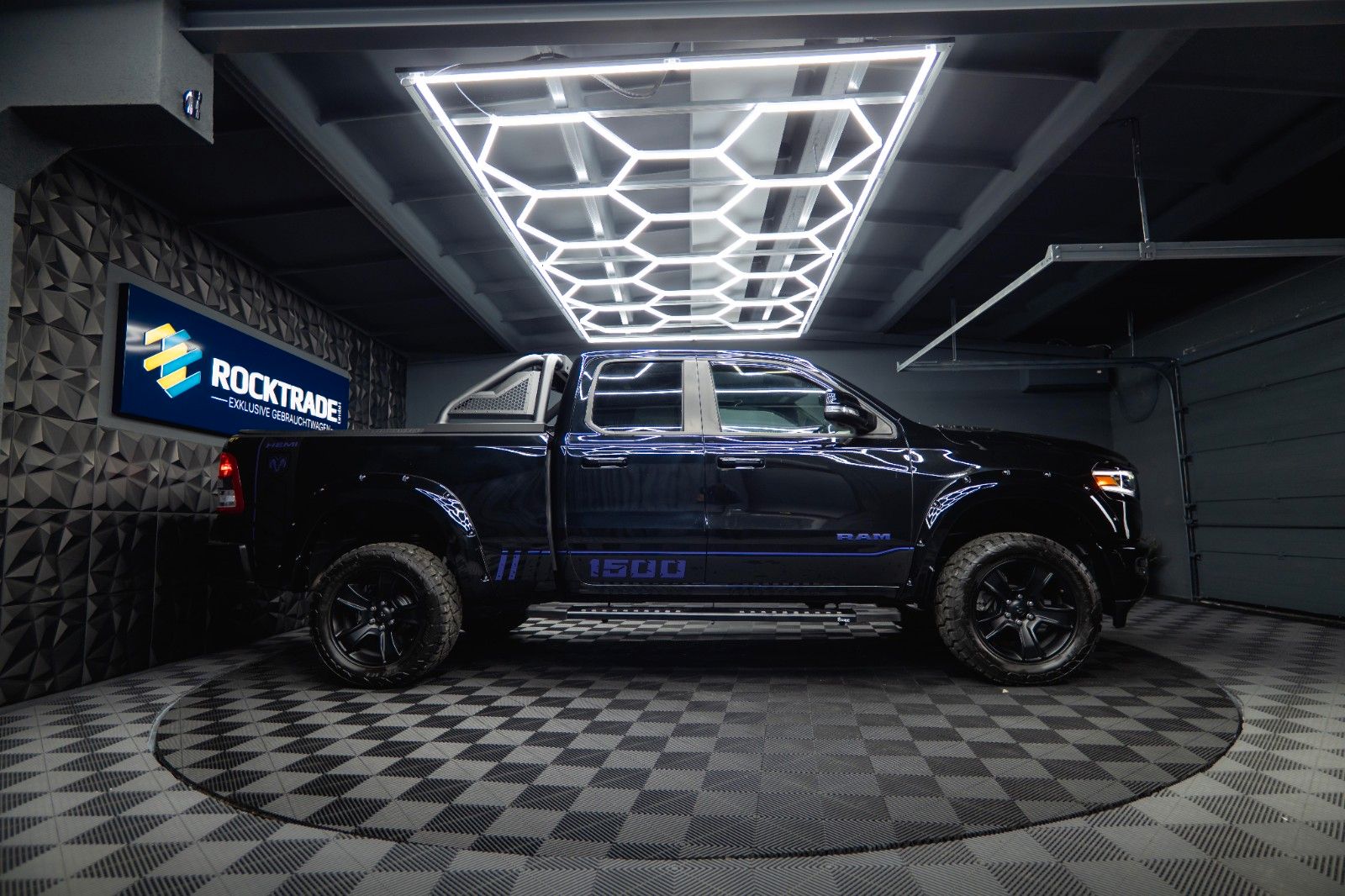 Fahrzeugabbildung Dodge RAM 5.7 V8 HEMI 4x4 LIMITED NightOffroad LONGBED