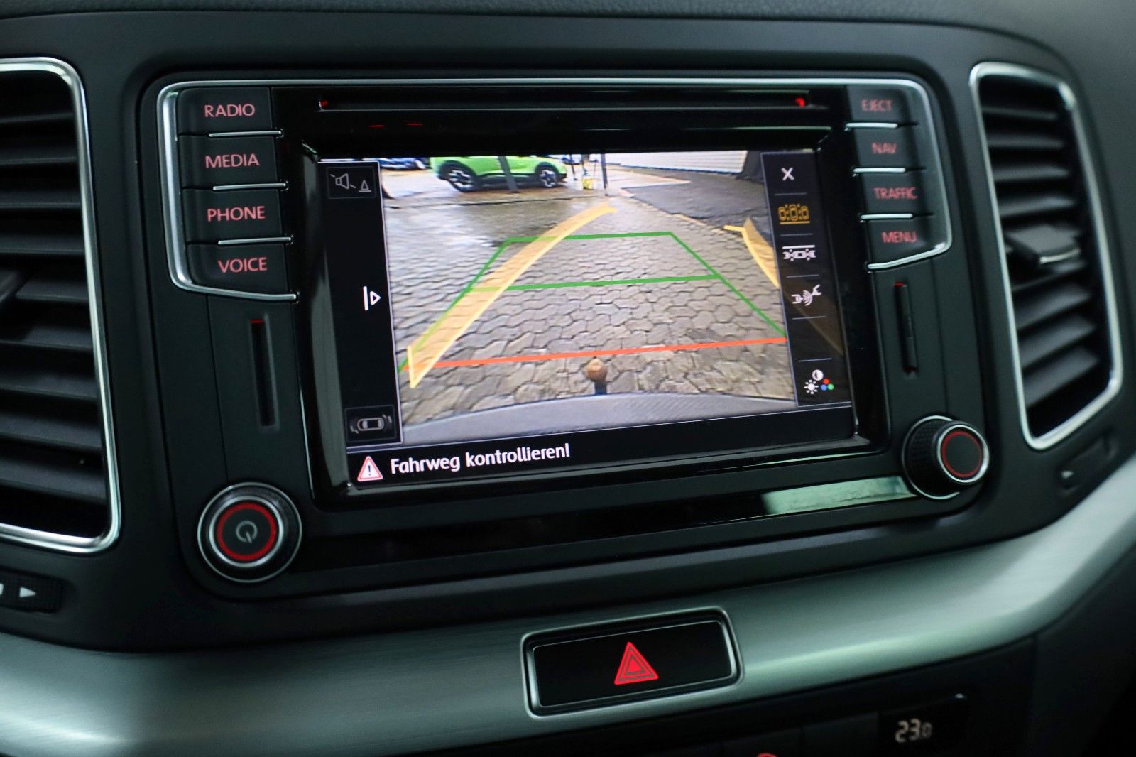 Fahrzeugabbildung Volkswagen Sharan Comfortline 7 Si,Navi,Xenon,SH,PDC,AHK el