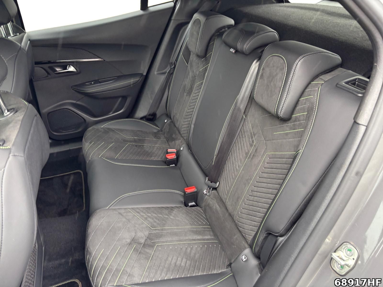 Fahrzeugabbildung Peugeot 2008 1.2 PureTech 130, GT