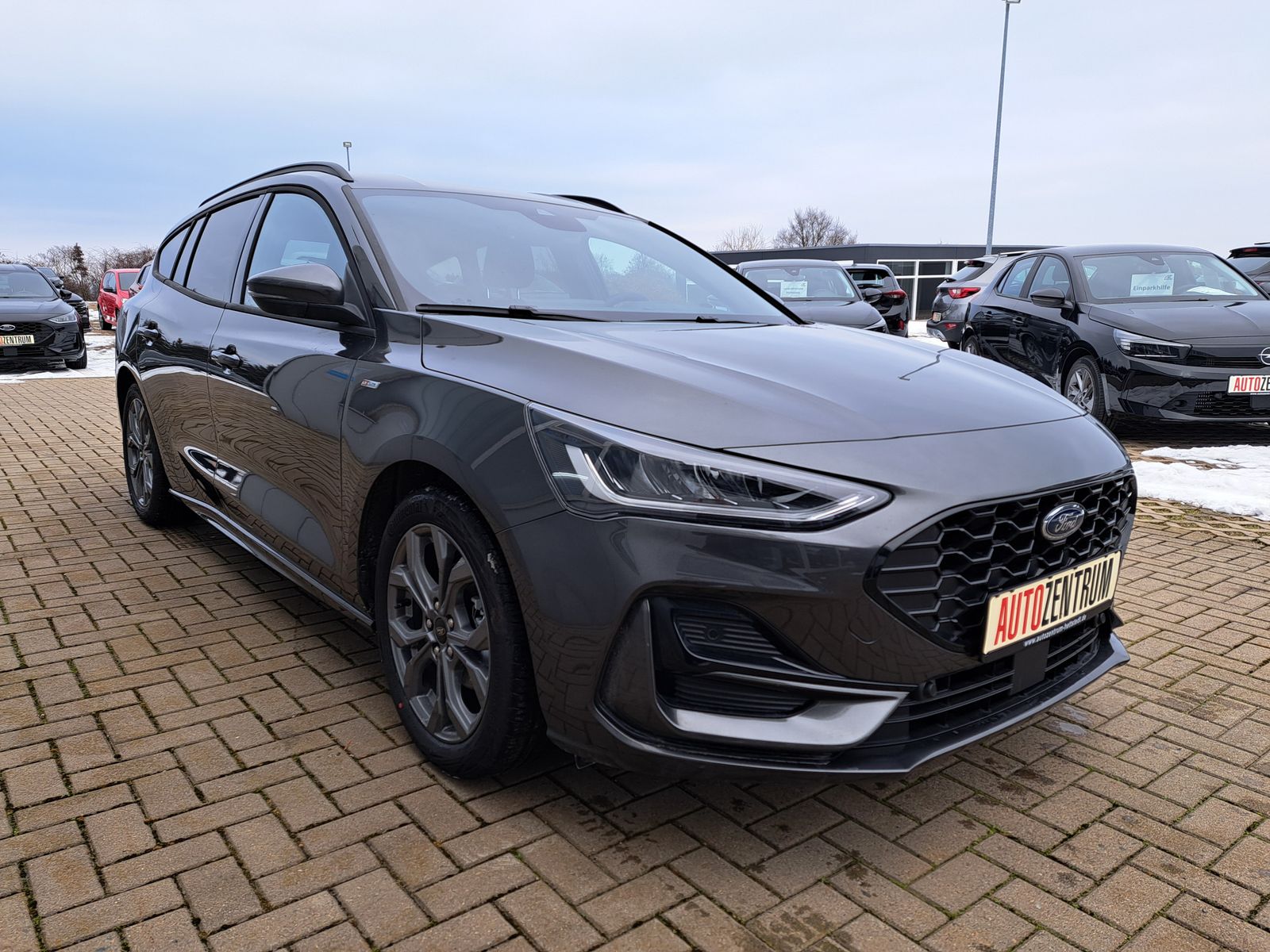 Fahrzeugabbildung Ford Focus ST-Line X 1.0 EB WINTERPAKET UPE: 40.200 €