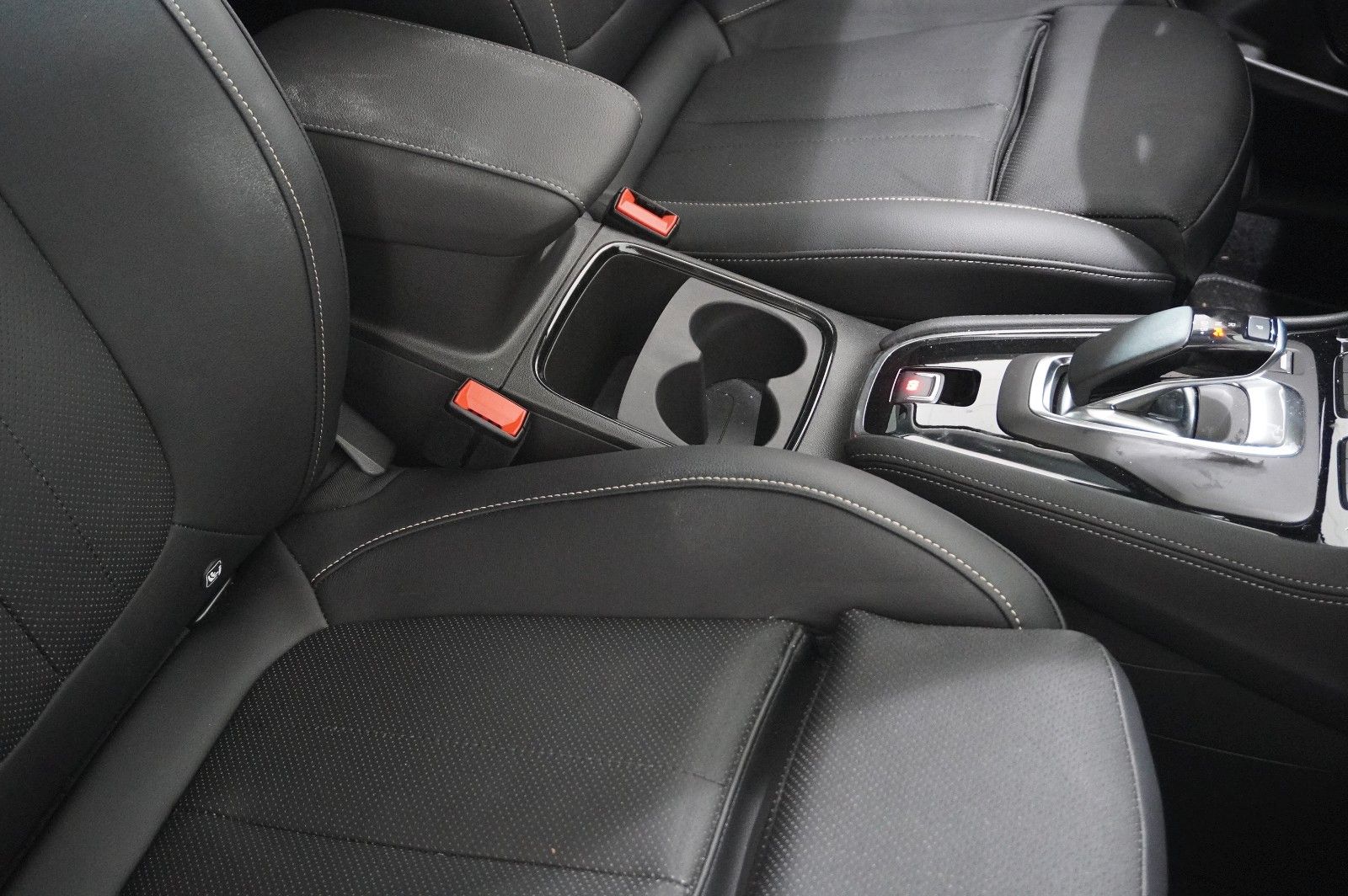 Fahrzeugabbildung Opel Grandland (X) 1.6T GSe HYBRID 4X4 NAVI/LED/SPORT