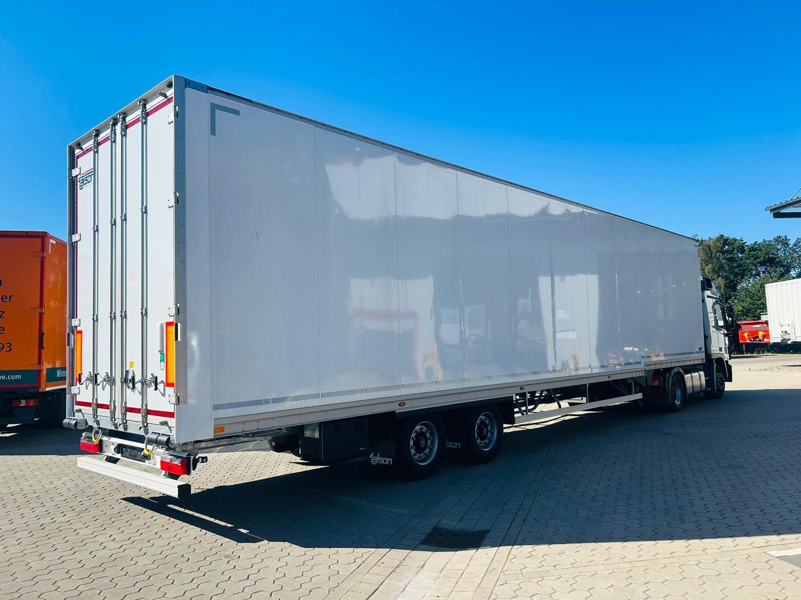 Fahrzeugabbildung Talson 2-Achs Mega Kofferauflieger  Event Trucking