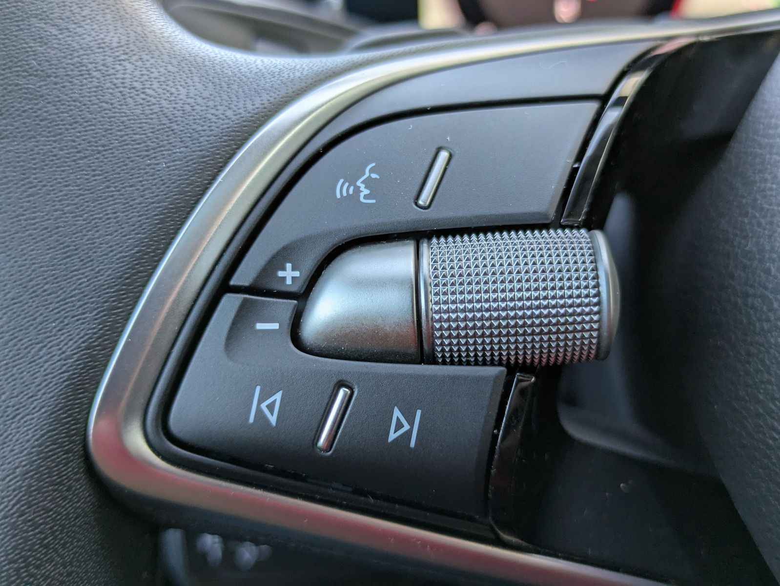 Fahrzeugabbildung SKODA Superb 2.0 TDI 4x4 Selection MATRIX*AHK*PANO*19"