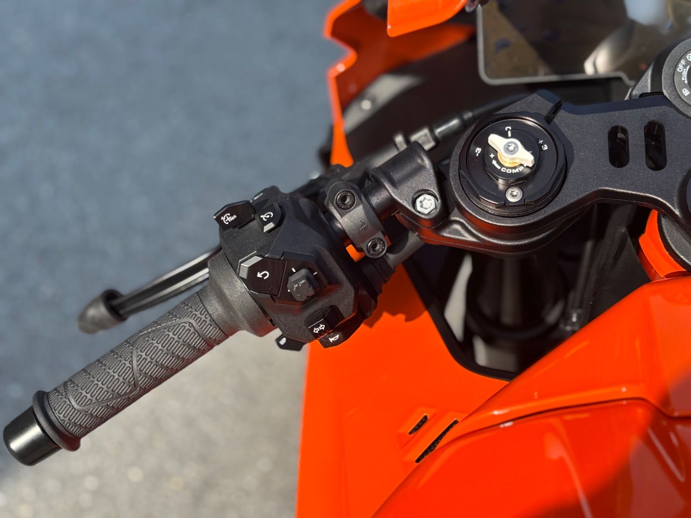 Fahrzeugabbildung KTM 990 RC R 48 Monate Garantie Modell 2026, beide F