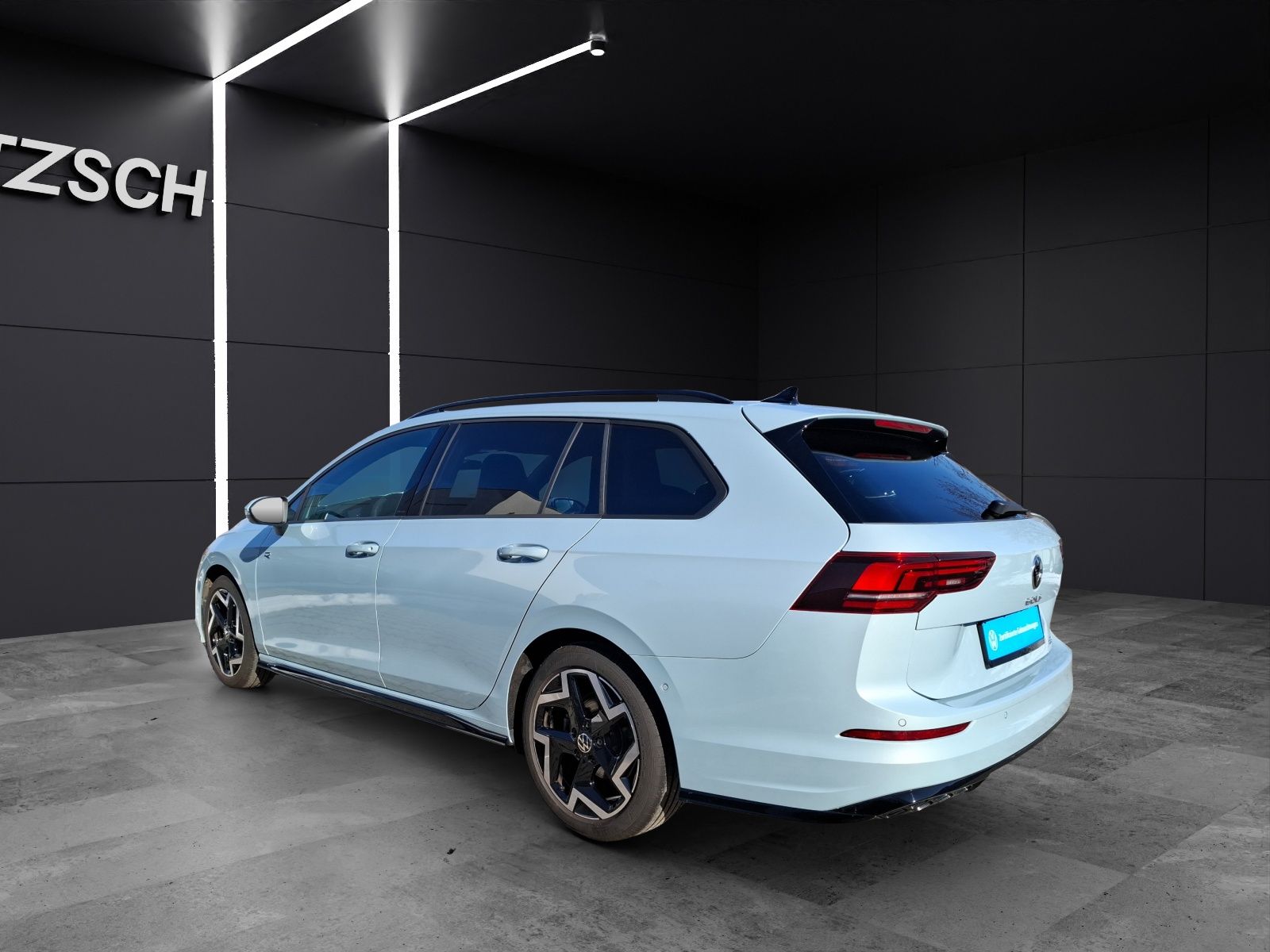 Fahrzeugabbildung Volkswagen Golf VIII Variant eTSI R-Line DSG LED AHK Navi H