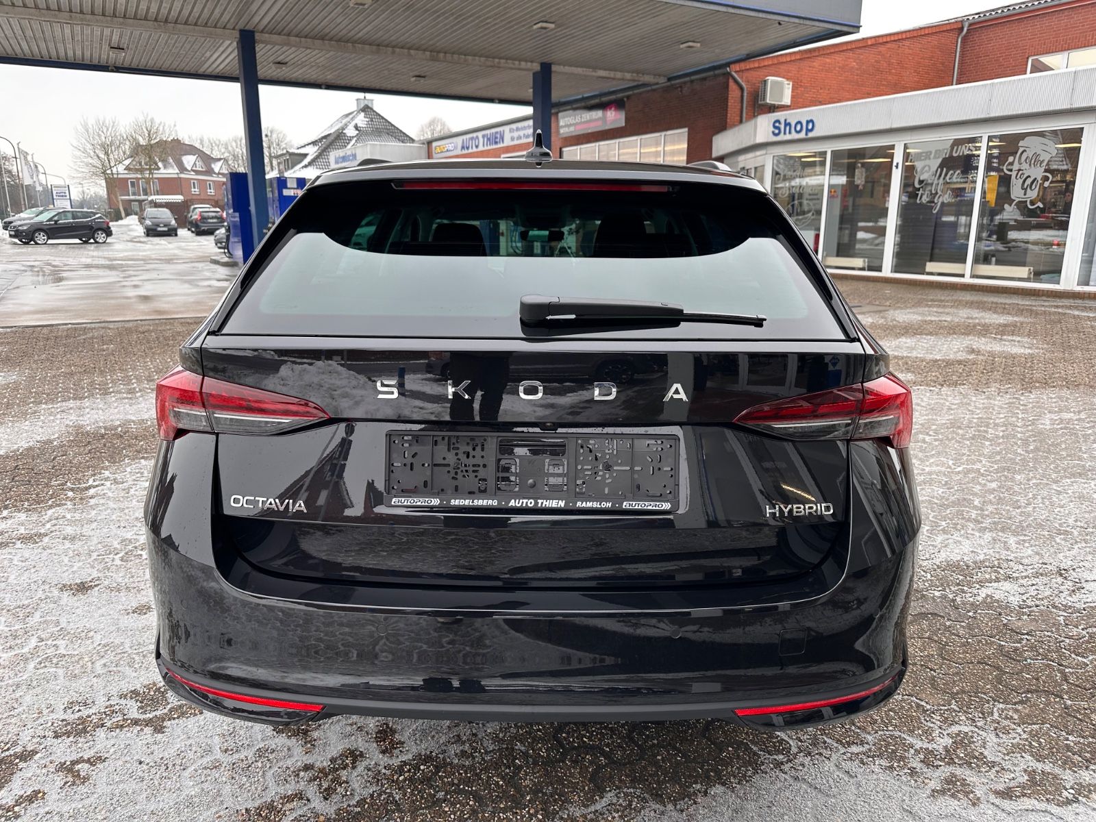 Fahrzeugabbildung SKODA Octavia Combi 1.5 TSI Selection AHK/LED/Navi/ACC