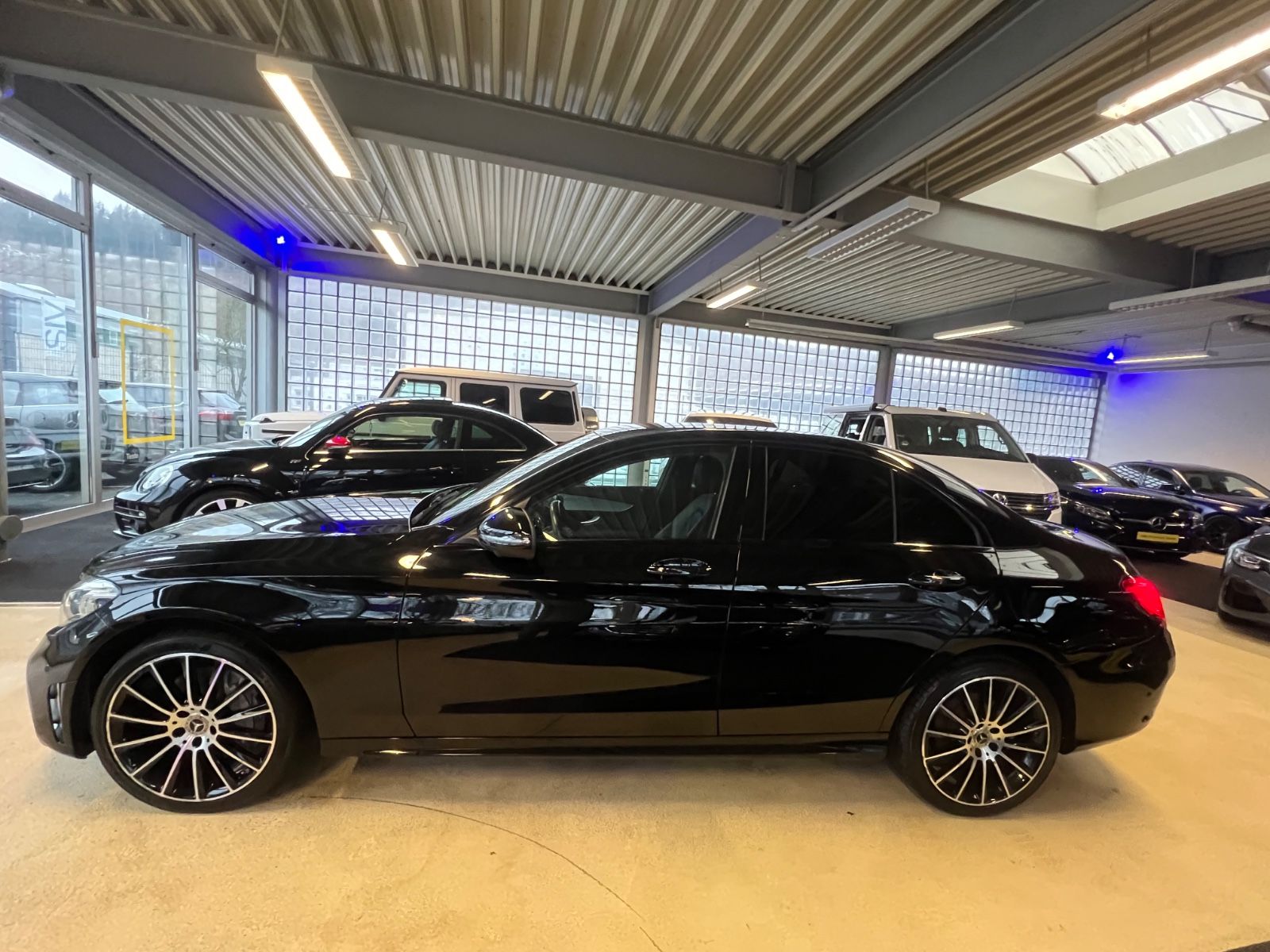 Fahrzeugabbildung Mercedes-Benz C 300 d Lim. AMG LINE DIGITALTACHO*HEADUP*CARBON