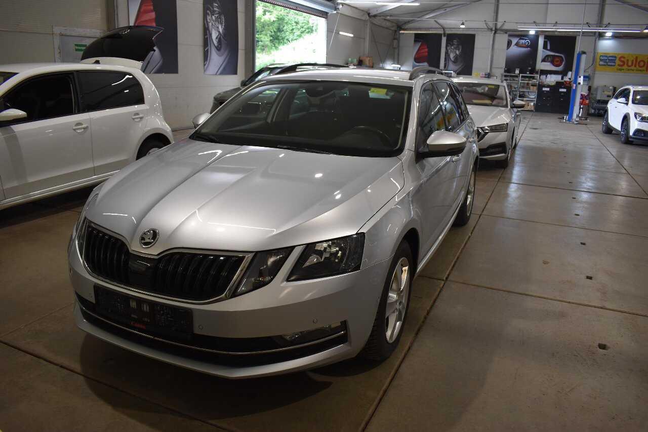 Skoda Octavia Combi 1.5 TSI DSG Style Navi+Kamera+SHZ+