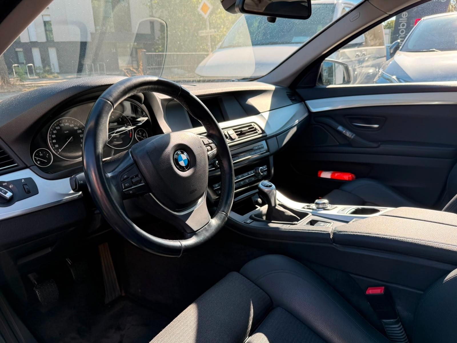 BMW 523 | 204 ch | BVM |  | TOIT OUVRANT- XENON TOIT OUVRANT - 1ERE MAIN - CARNET COMPLET