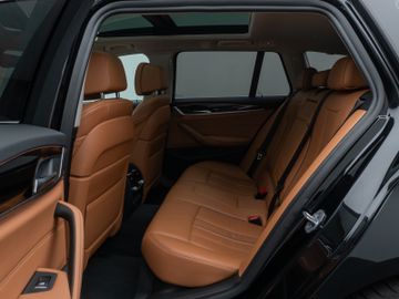 Fahrzeugabbildung BMW 540i xDr Tour Luxury Line HI-FI HUD DAB Panorama