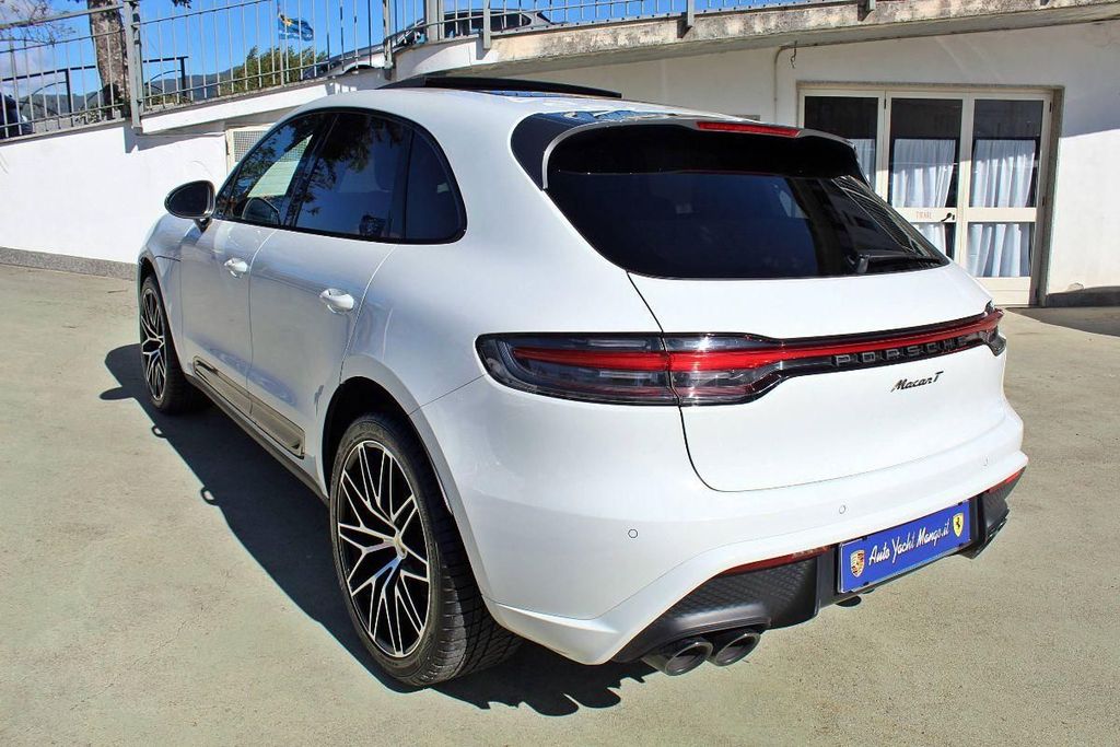 PORSCHE Macan 2023