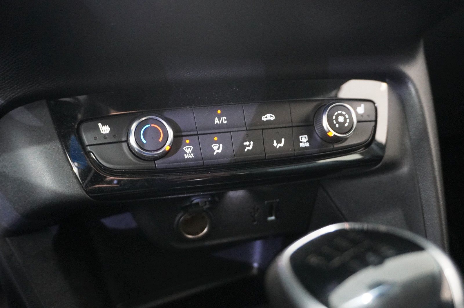 Fahrzeugabbildung Opel Corsa F 1.2 EDITION NAVI/SHZ/SPORT/PDC/TEMP./DAB