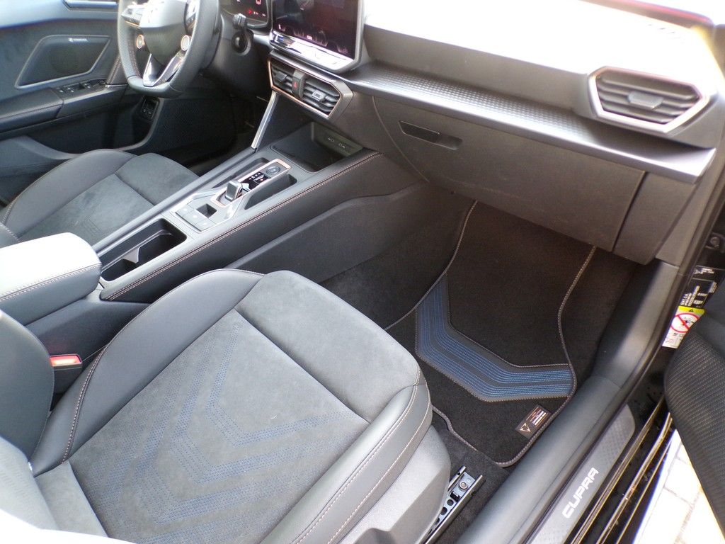 Fahrzeugabbildung CUPRA Leon Sportstourer VZ 1.5 e-Hybrid DSG Black Edit