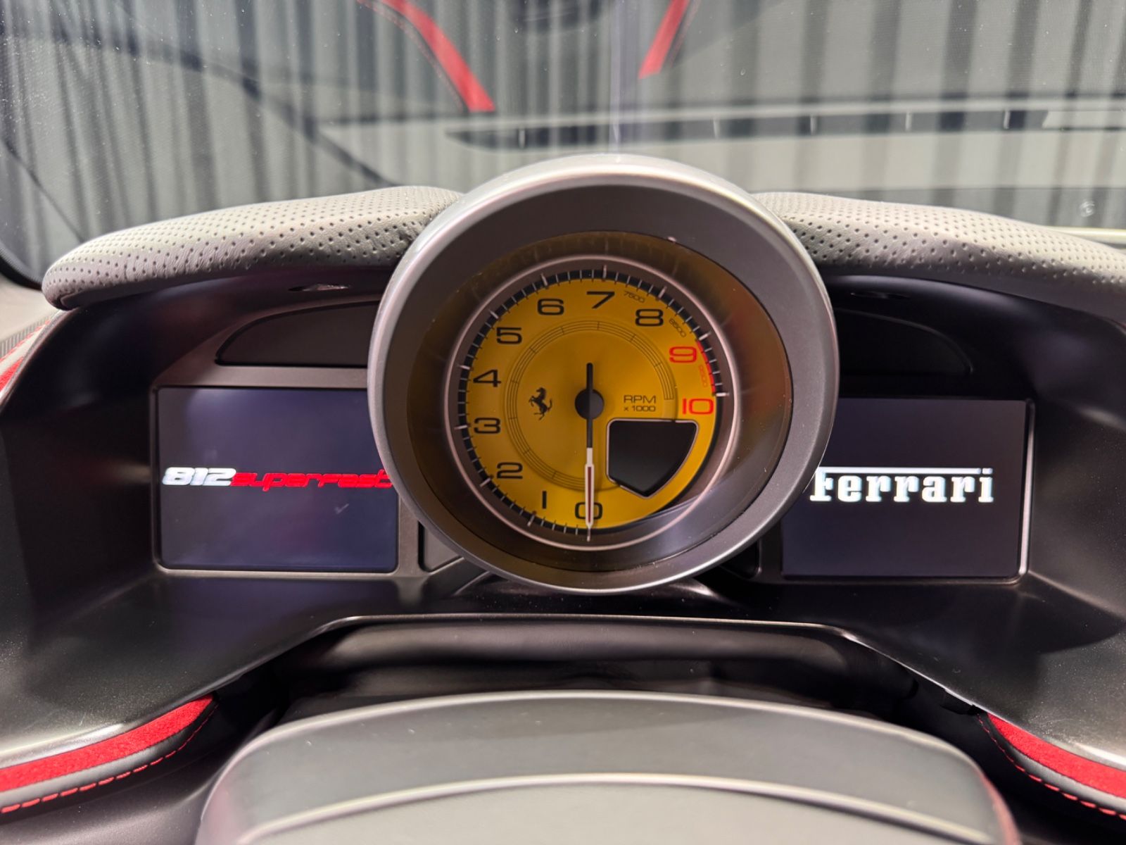 Fahrzeugabbildung Ferrari 812 Superfast|CARBON-SCHALENSITZE|360"KAMERA|ACC