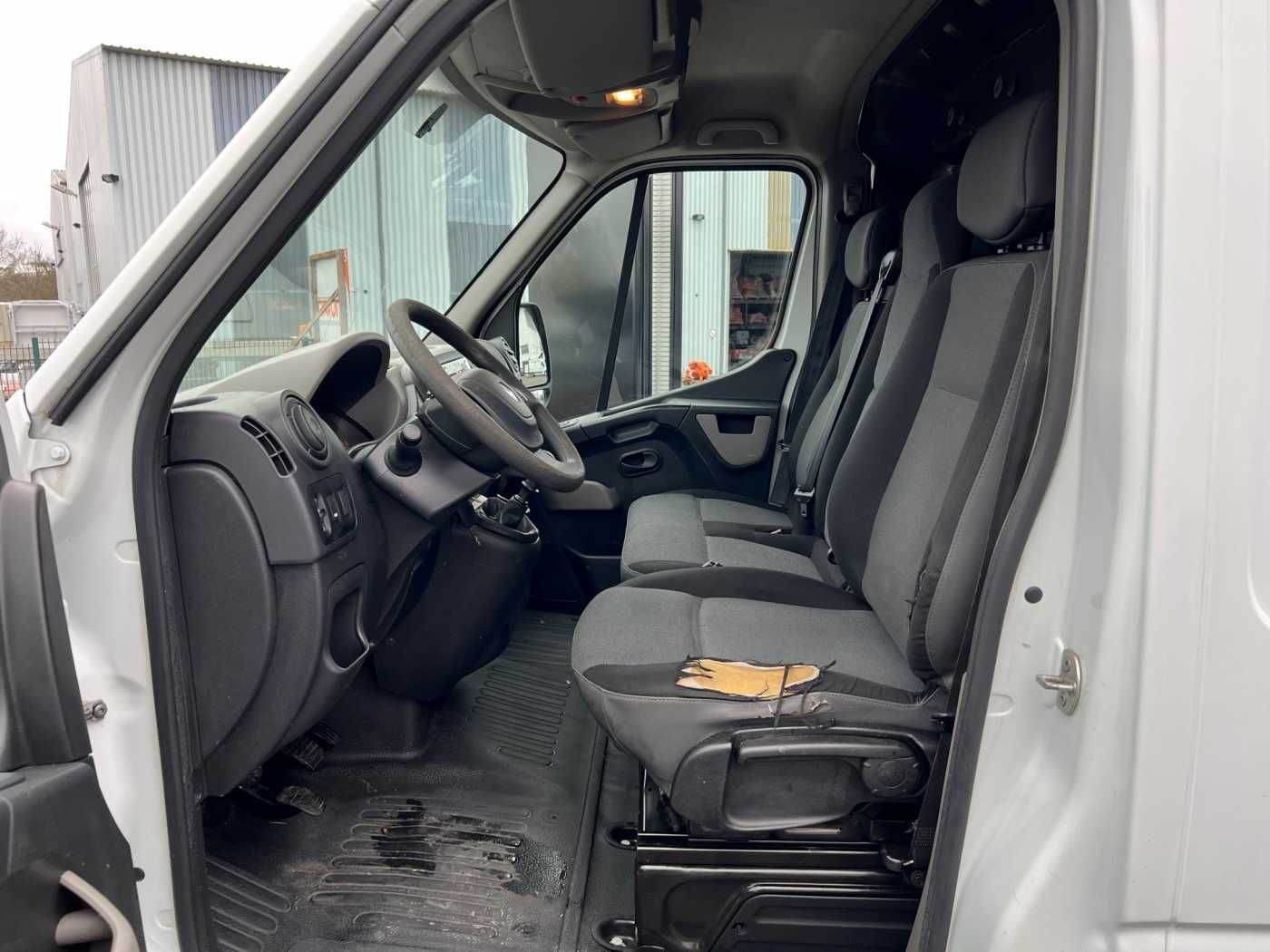 Fahrzeugabbildung Renault Master 2.3 dCi / France Elevateur 121FT, 12m