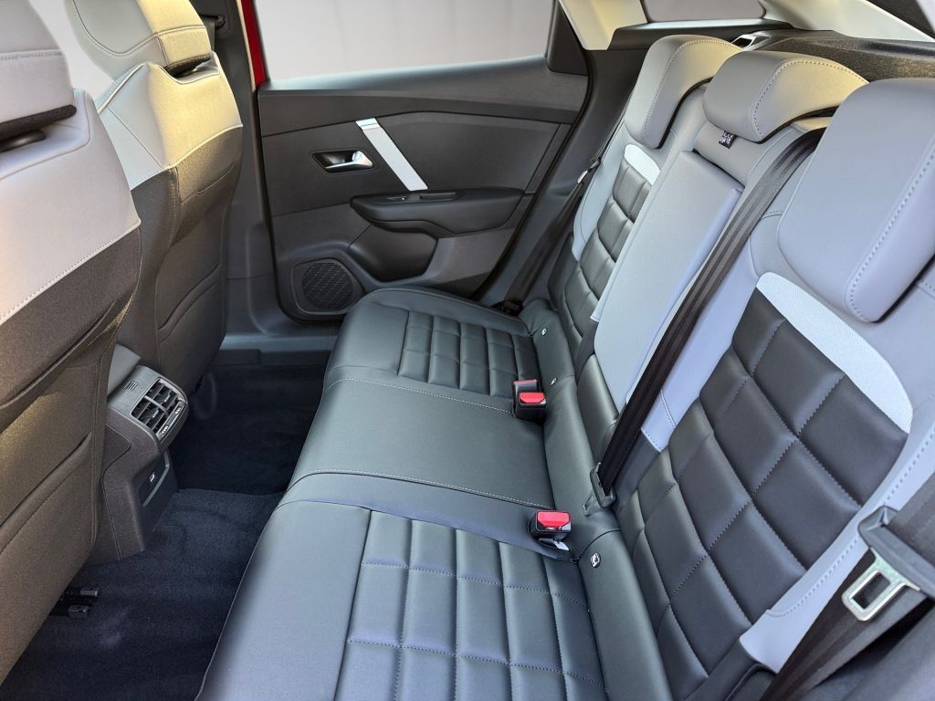 Fahrzeugabbildung Citroën C4 Hybrid 145 MAX Neuwagen*Schiebedach*Winter-P.