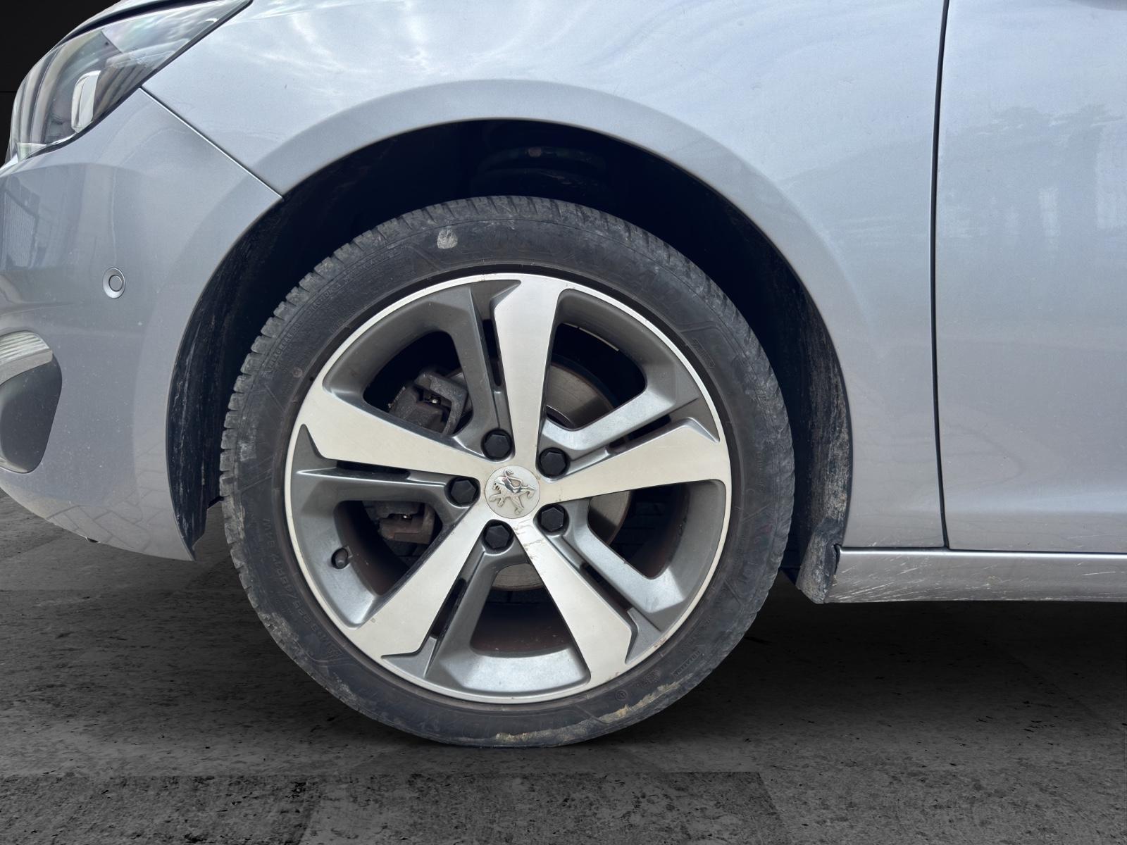 Peugeot 308 2015 — фото 19