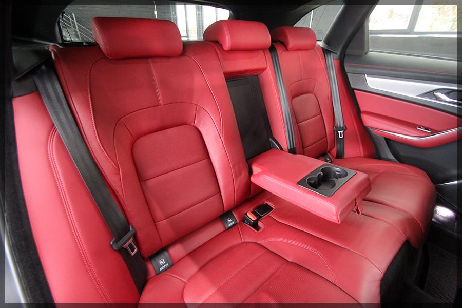 Jaguar F-Pace P400e R-DYNAMIC BLACK AWD