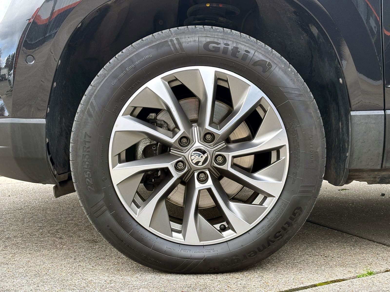 Fahrzeugabbildung SKODA Karoq 2.0TDI DSG 4x4 CLEVER LED ACC KAM AHK SHZ