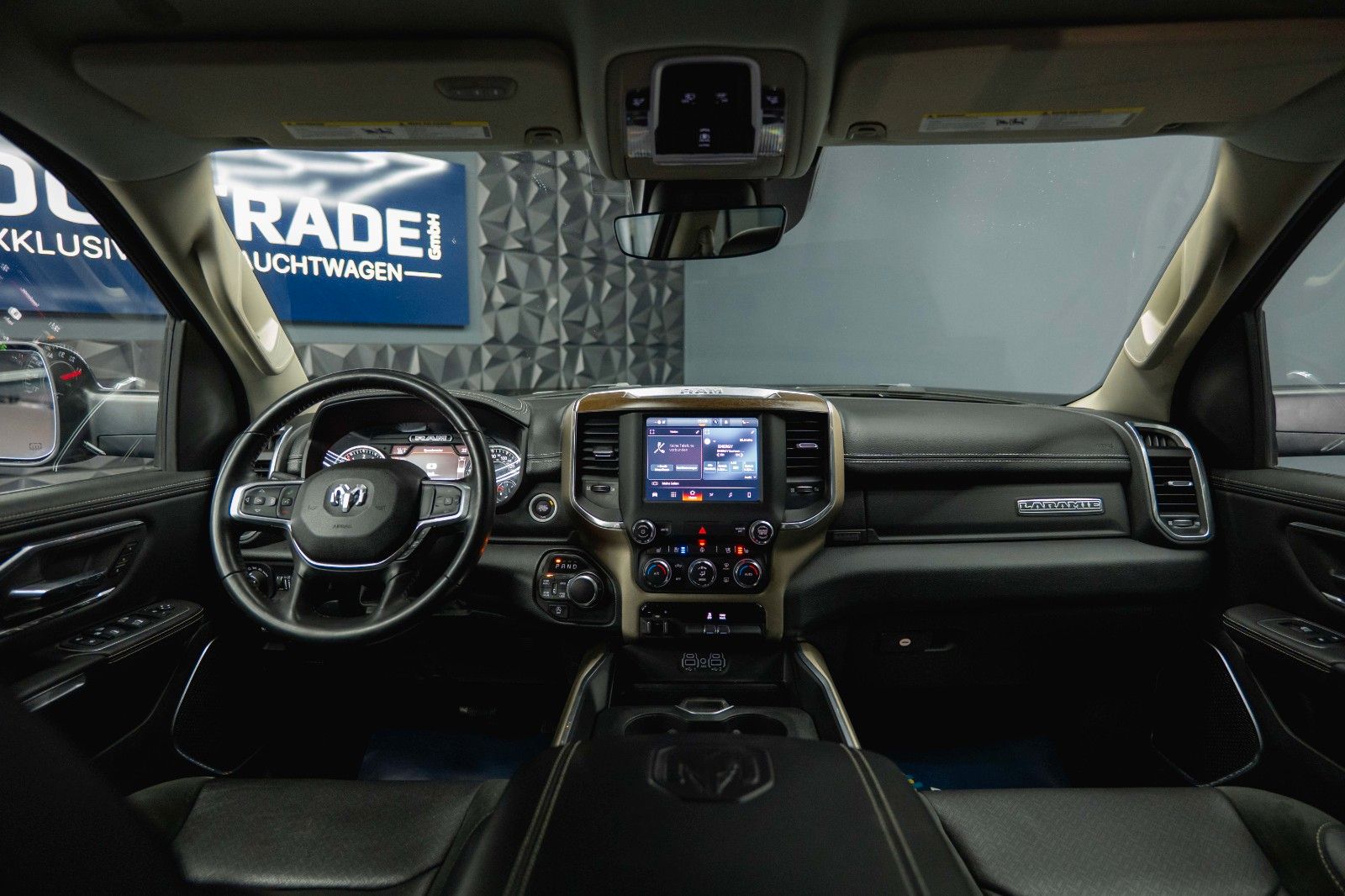Fahrzeugabbildung Dodge RAM 5.7 V8 HEMI 4x4 Night LARAMIE LONGBED 19%