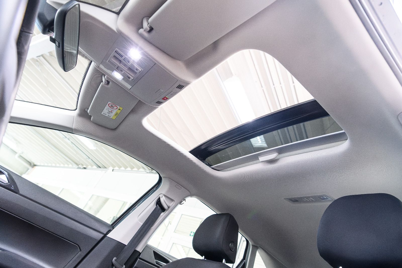 Fahrzeugabbildung Volkswagen Taigo Life+LED+SHZ+NAVI+PDC+*PANORAMA*+GJR