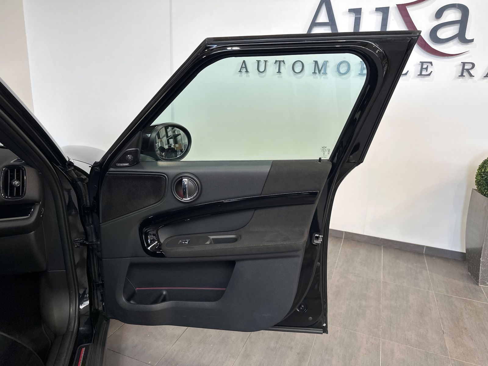 Fahrzeugabbildung MINI Countryman S Cooper All4 NAV+LED+PANO