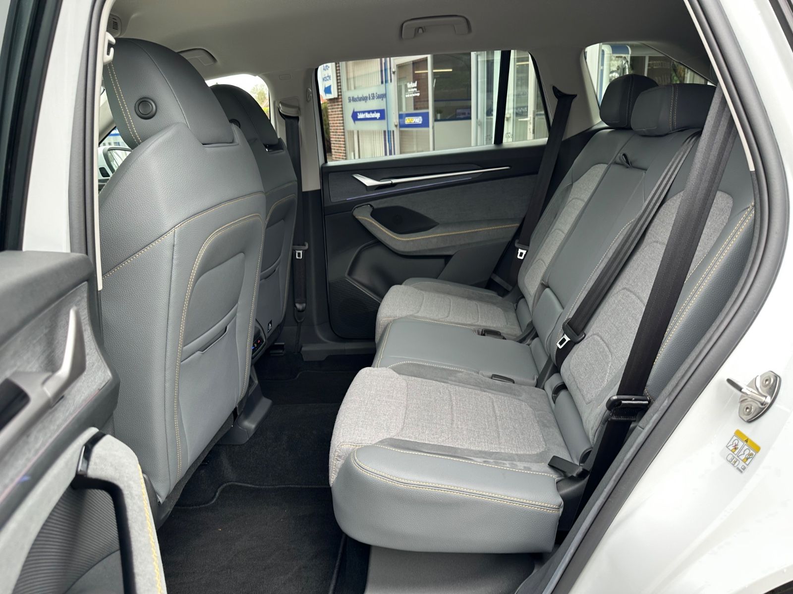 Fahrzeugabbildung SKODA Kodiaq 1.5 TSI Selection DSG Navi/ACC/Matrix/19"
