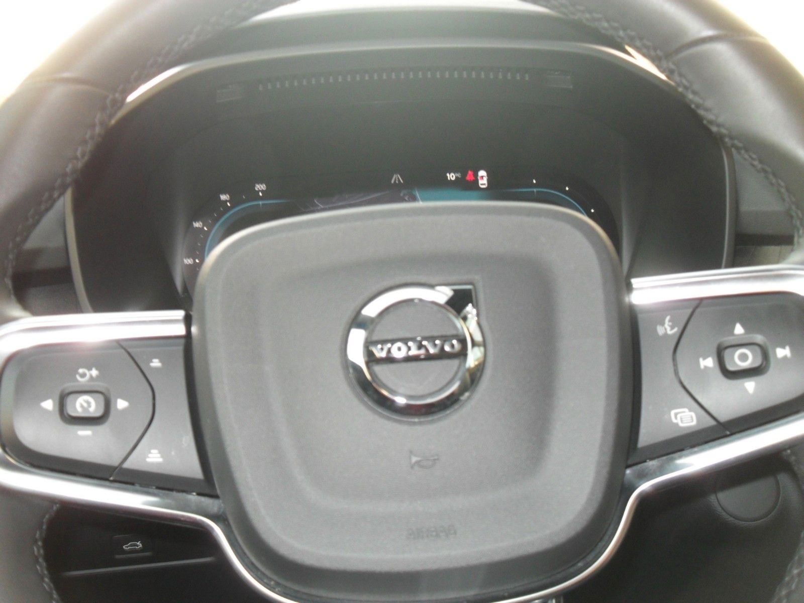 Fahrzeugabbildung Volvo C40 Ultimate Recharge Pure Electric AWD