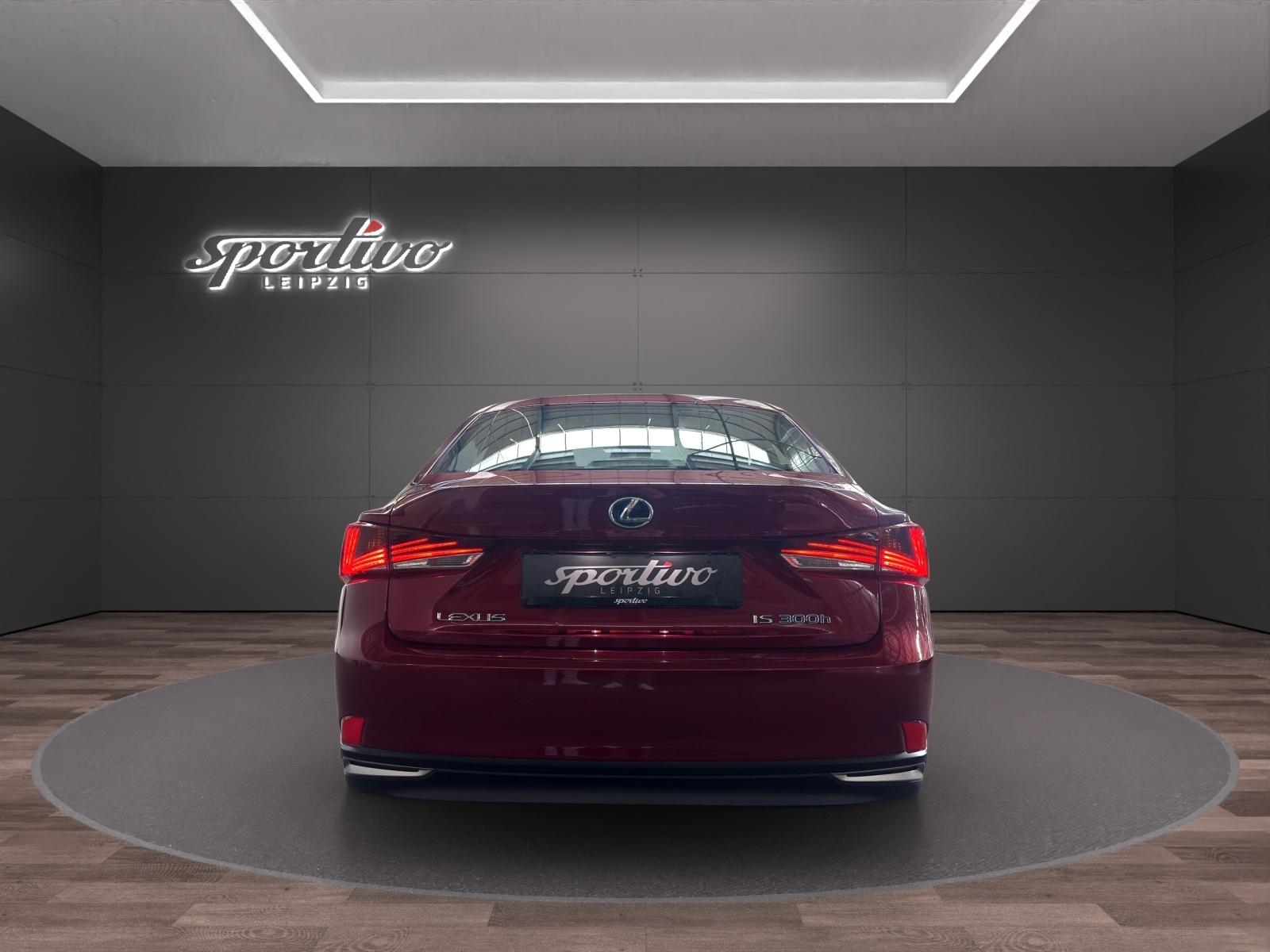 LEXUS IS 300H 2.5 HYBRIDE 181ch - GPS - PHARES LED - SIÈGES CHAUFFANTS - ANGLE MORT