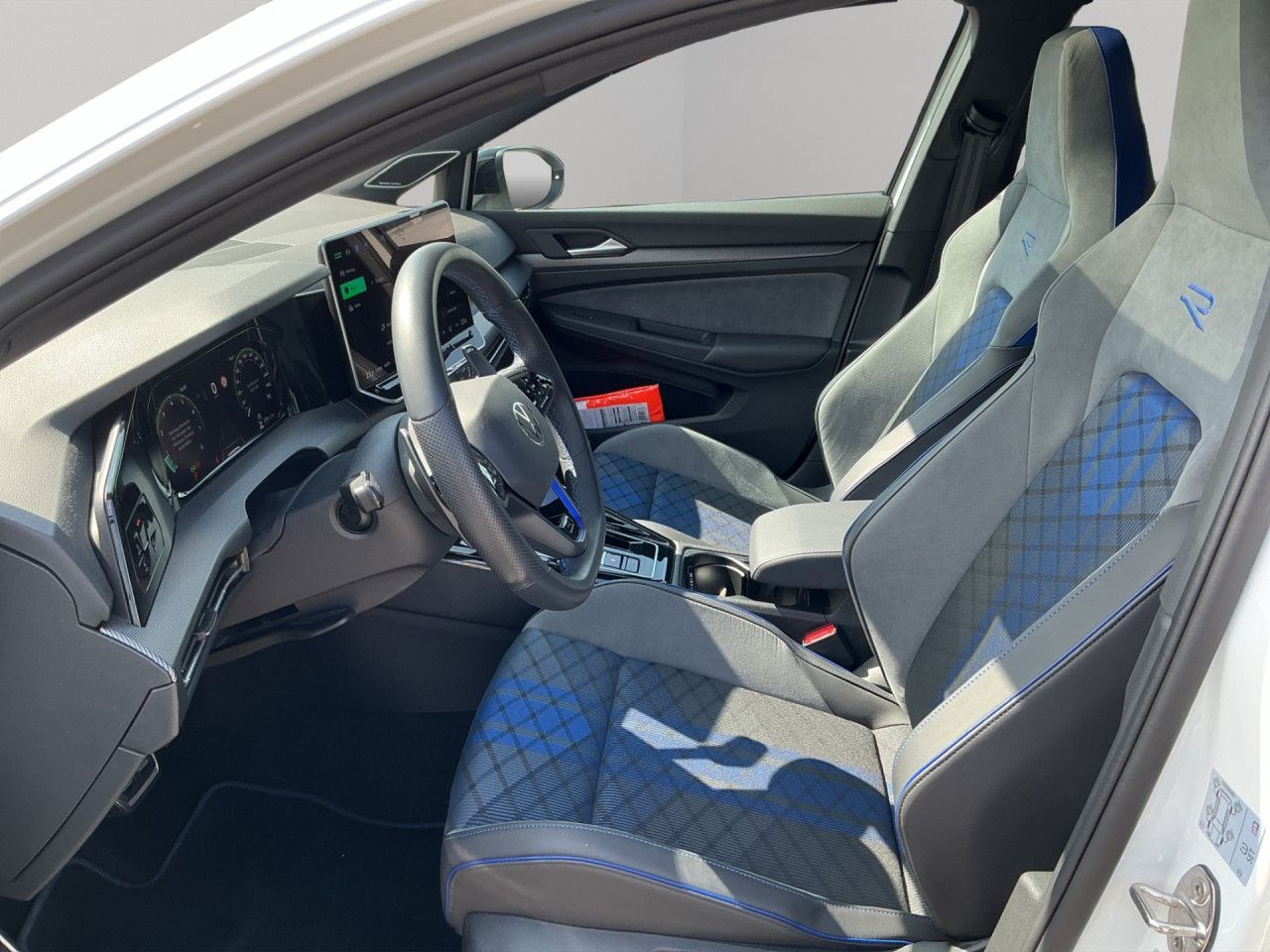 Volkswagen Golf VIII 2.0 TSI R 4Motion NAVI PANO HARMAN foto 13