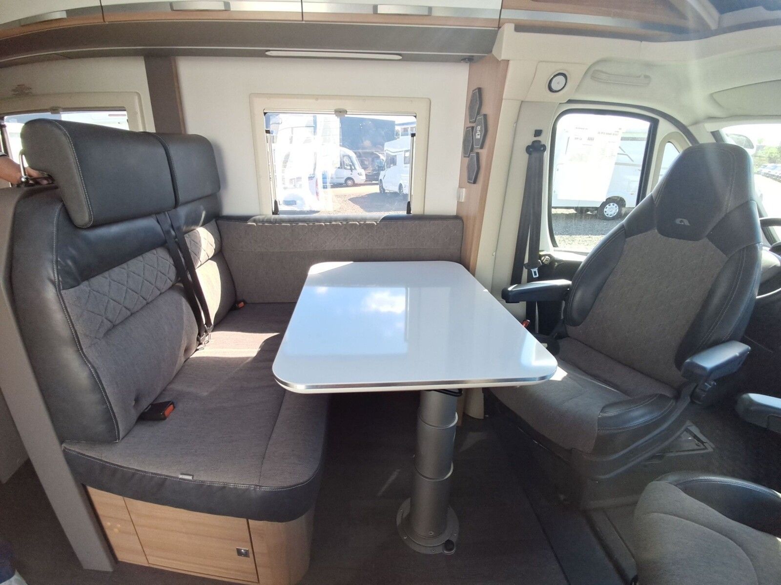 Fahrzeugabbildung Adria Coral Axess 670 DL