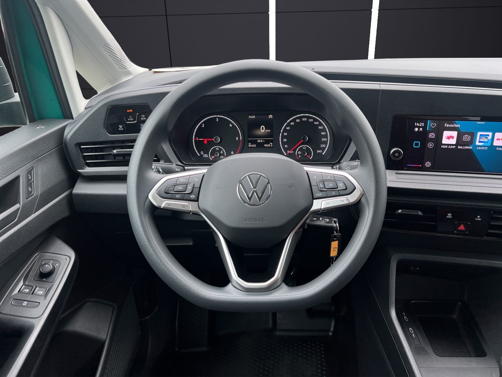 Fahrzeugabbildung Volkswagen Caddy Kombi TDI Maxi Basis 7-Si AHK GRA PDC
