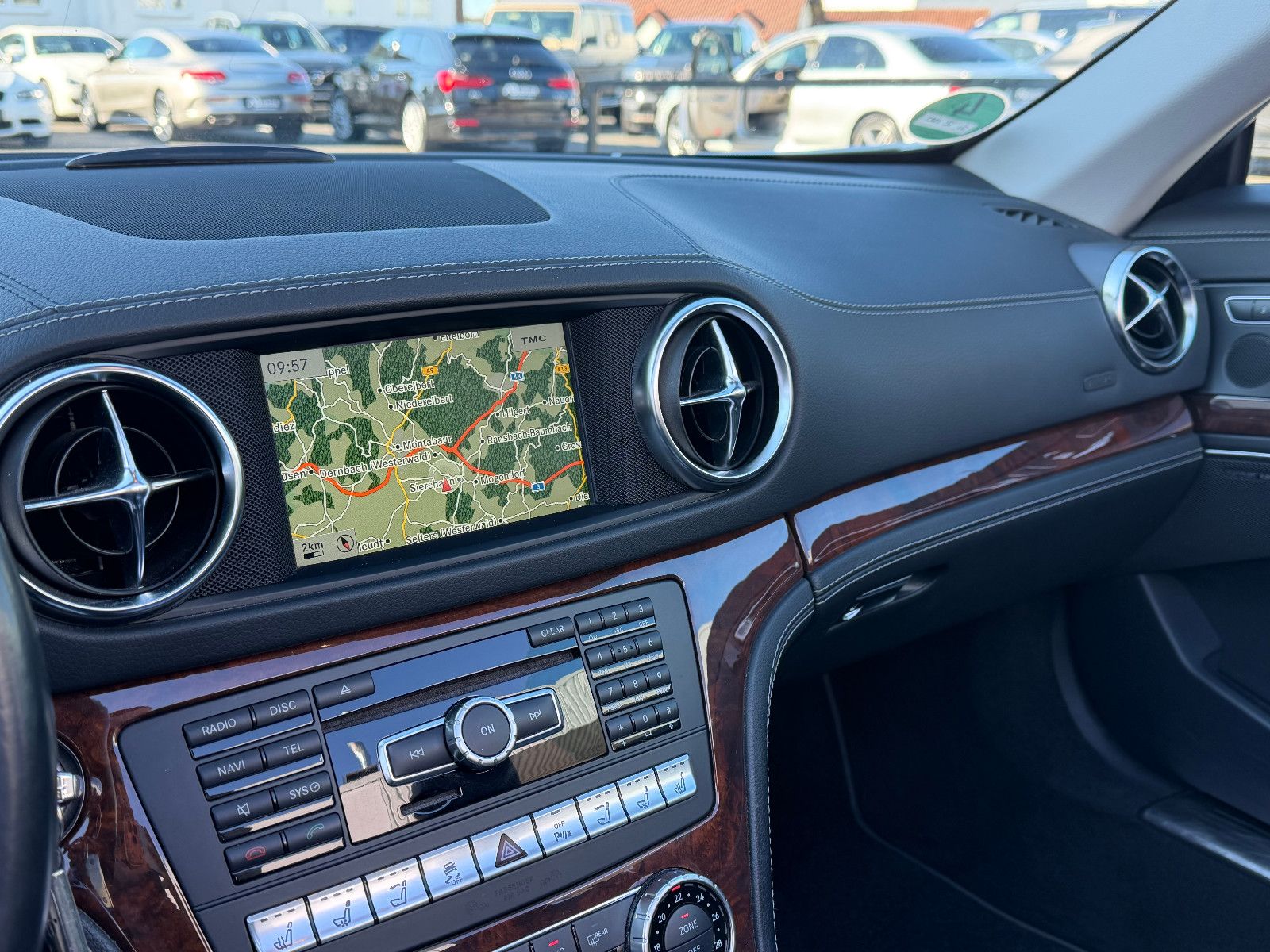 Fahrzeugabbildung Mercedes-Benz SL 350 /AMG/HARMAN-KARDON/MEMORY/T-WINKEL