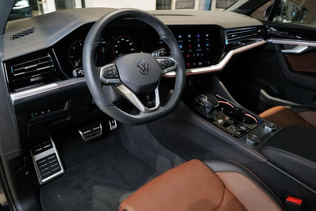 Volkswagen Touareg 3.0TDI R-Line Nachtsicht Pano StdHz 22" 