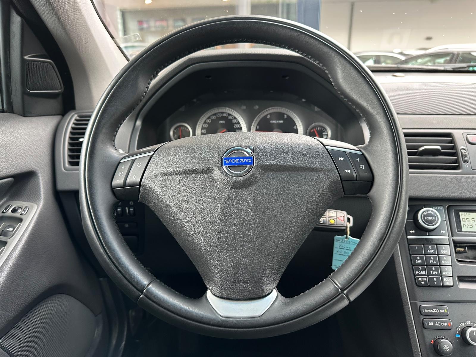 VOLVO XC90 D5 AWD - MOMENTUM - 200 Cv - BVA - BLUETOOTH - RÉGULATEUR DE VITESSE - 7 Places