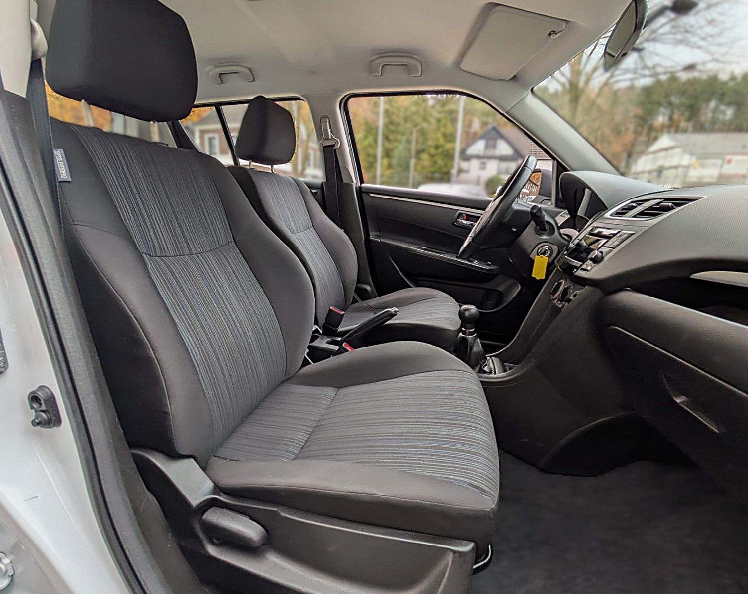 Fahrzeugabbildung Suzuki Swift 1.2 KLIMA TEMPOMAT ALLWETTER AHK ALU