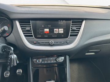 Fotografie des Opel Grandland (X) Grandland X 1.2 AHK Lenkradh. Allwetter LED