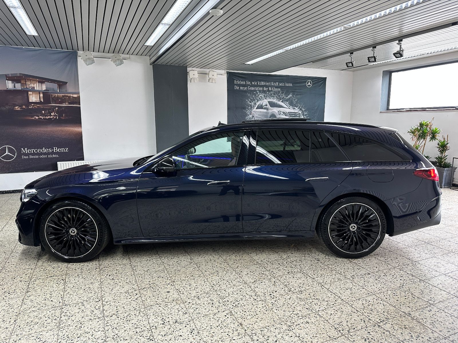 Mercedes-Benz E 300 T de 4Ma AMG Exclusive Night PSD/LED/AHK imagem 2