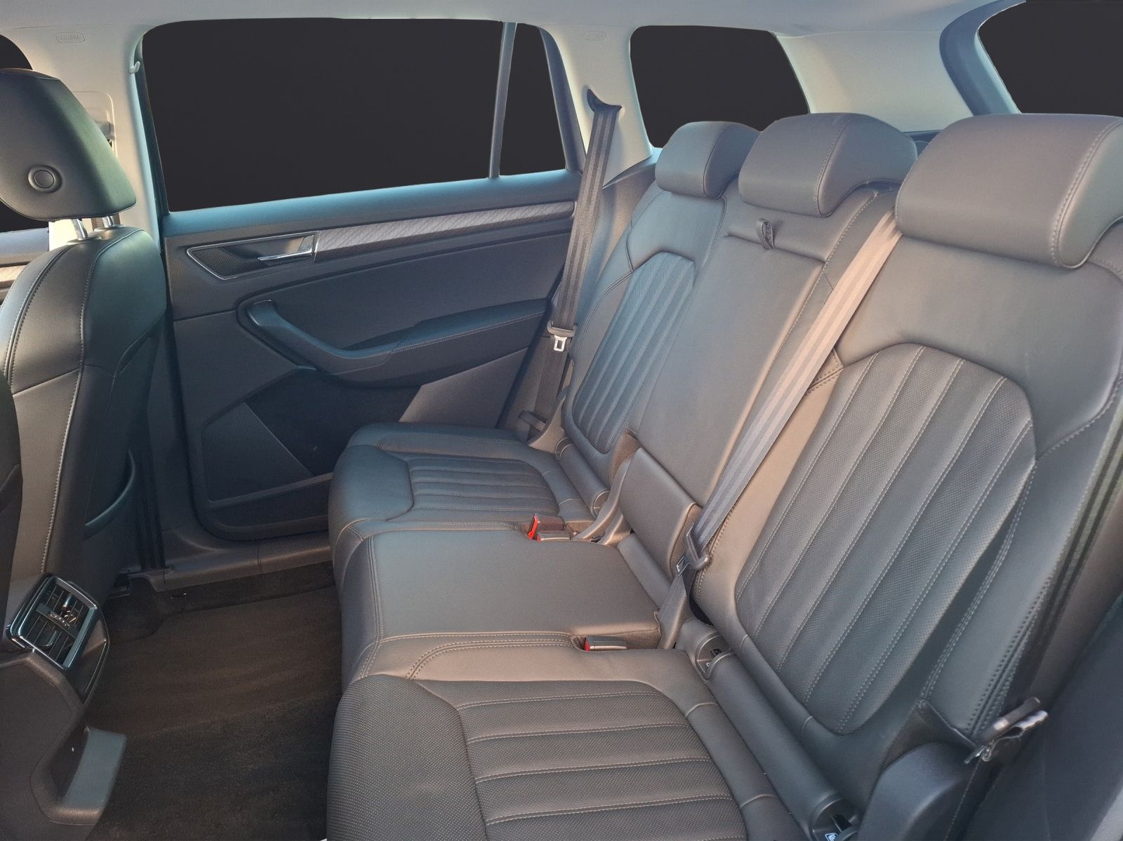 Fahrzeugabbildung SKODA Kodiaq TSI Style DSG 4x4 Standhzg. Matrix Navi L