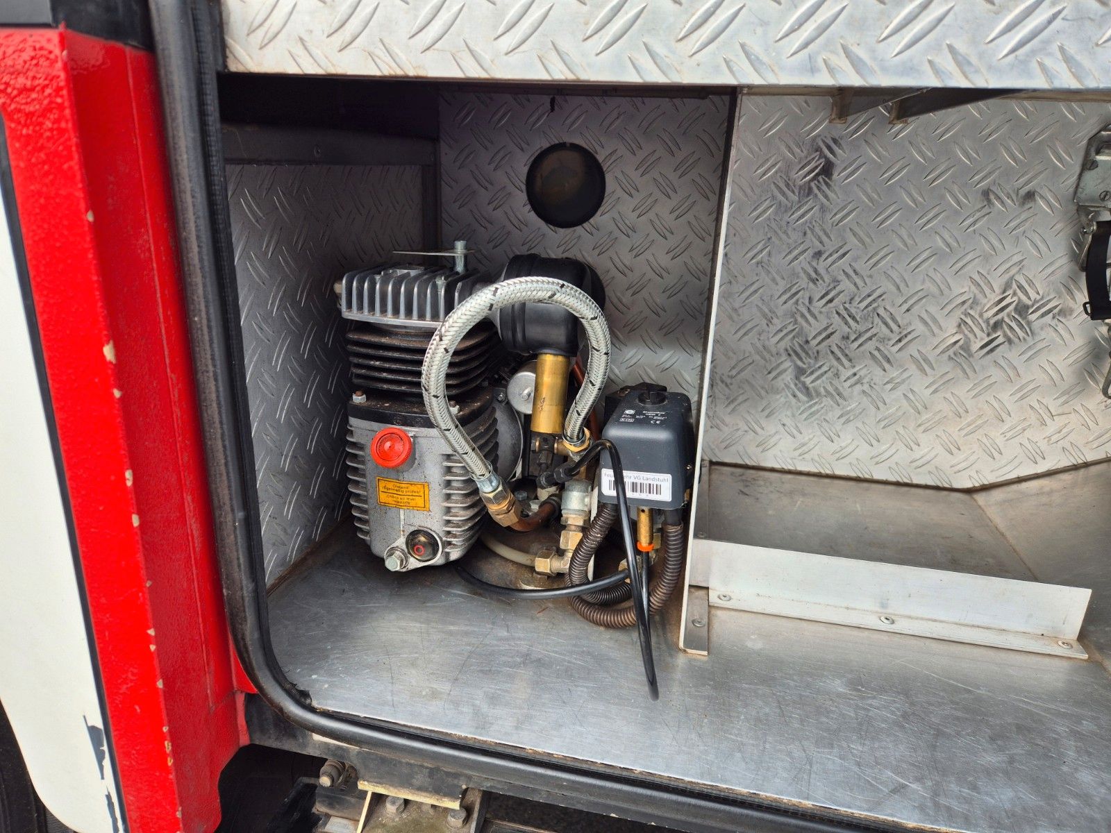 Fahrzeugabbildung Mercedes-Benz 1224 AF 16/12 Löschfahrzeug 1.680l