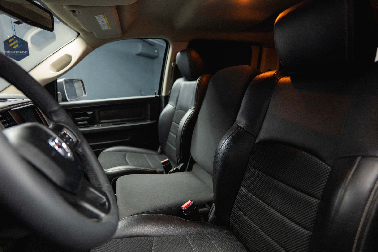 Fahrzeugabbildung Dodge RAM 5.7 V8 HEMI 4x4 OFFROAD Night-Paket *LED*AHK