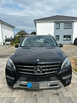 Mercedes-Benz ML 350 BlueTEC 4MATIC - - Mercedes-Benz ML 350: Schwarz, Leder