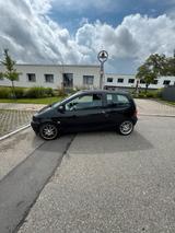 Renault Twingo - Renault Twingo aus 2003 mit Benzin-Antrieb: Kleinwagen