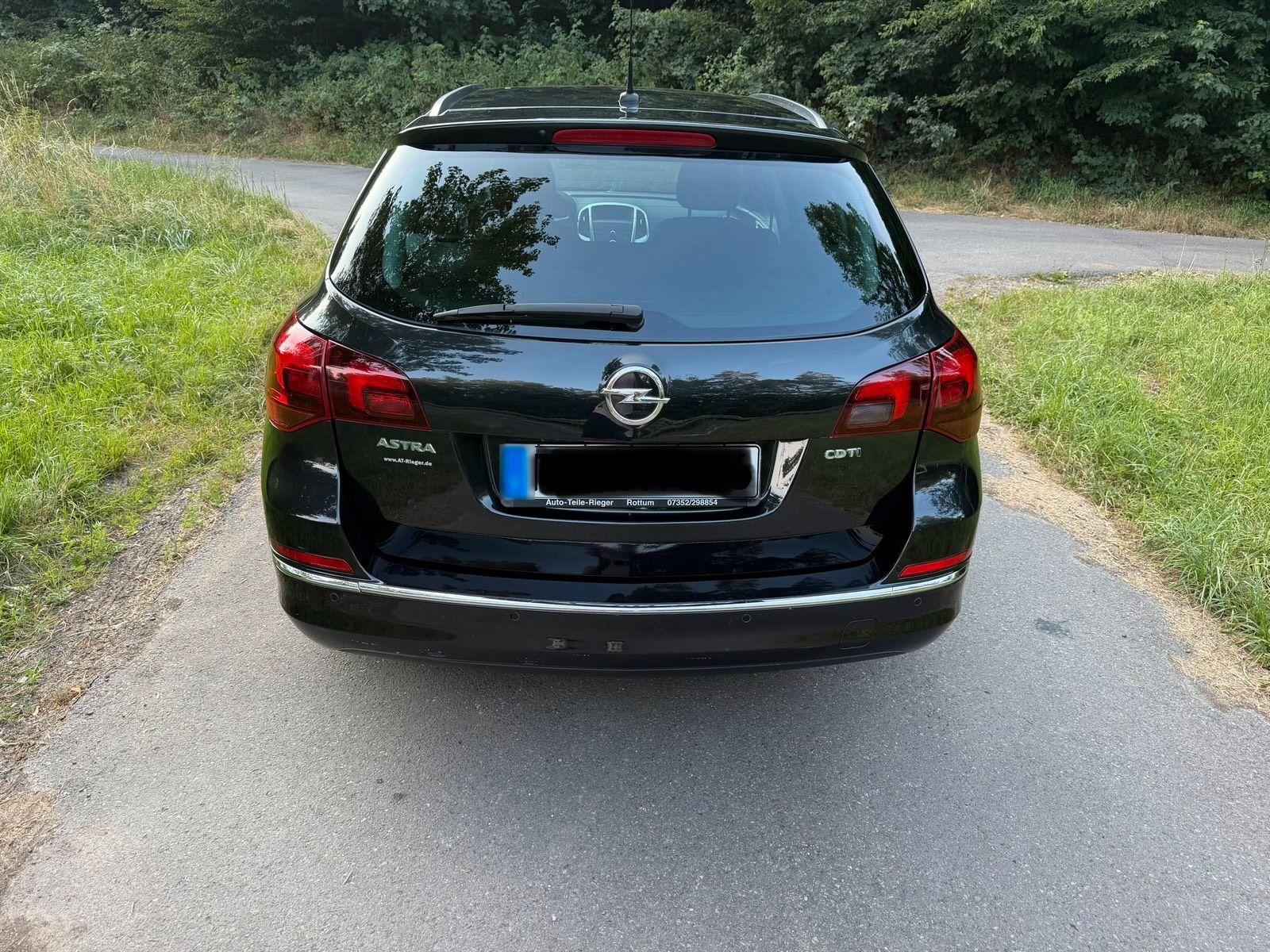 Opel Astra 2013 — photo 7