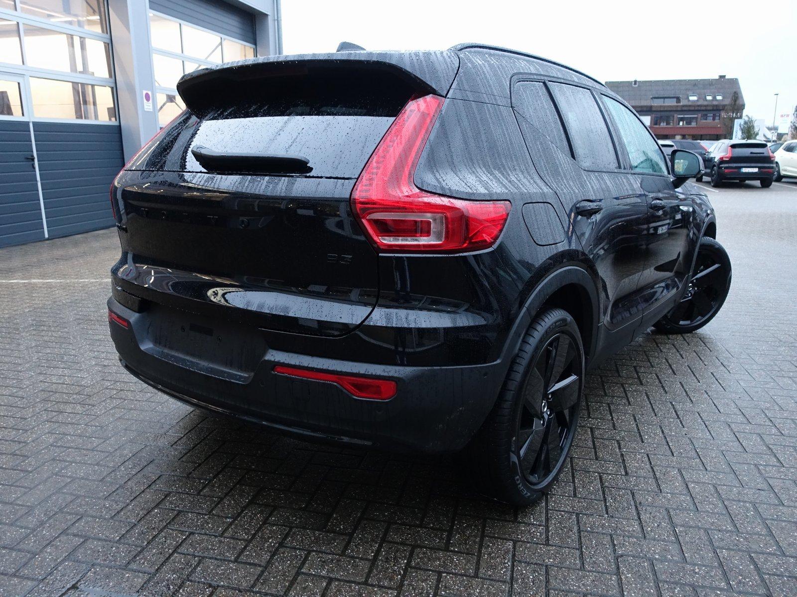 Volvo XC40 Black Edition Plus B3 /Pano/StandH/360°