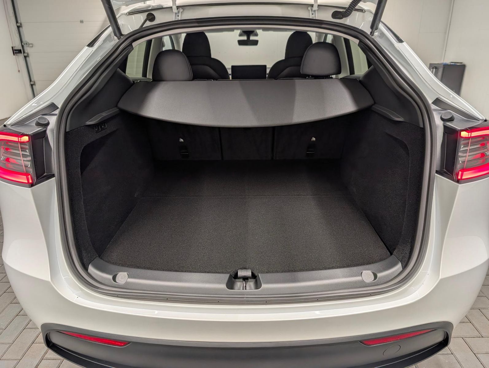 Tesla Model Y AWD Long Range Matrix Pano Navi SHZ Kam foto 8
