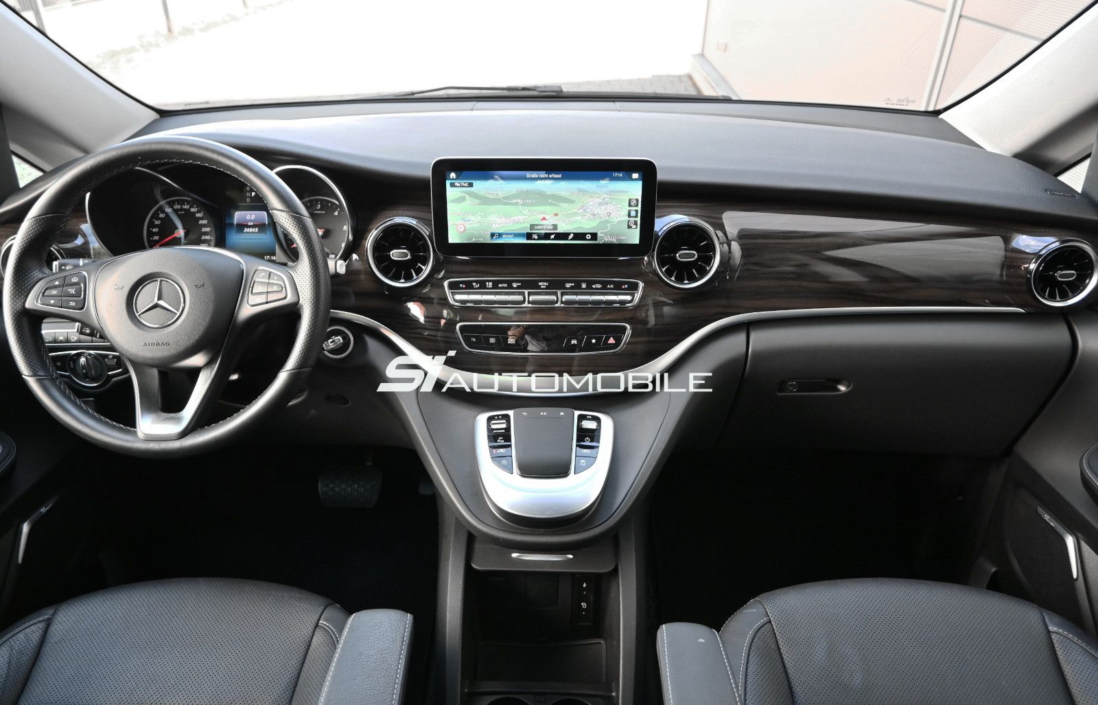 Fahrzeugabbildung Mercedes-Benz V 300 d 4Mat. Lang AVANTG. EDITION °PANO°STANDHZ