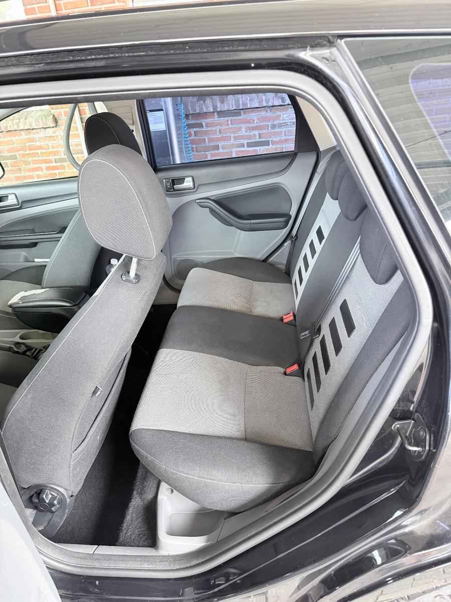 Ford Focus 2009 — photo 9