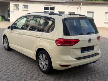 Volkswagen Touran - 11